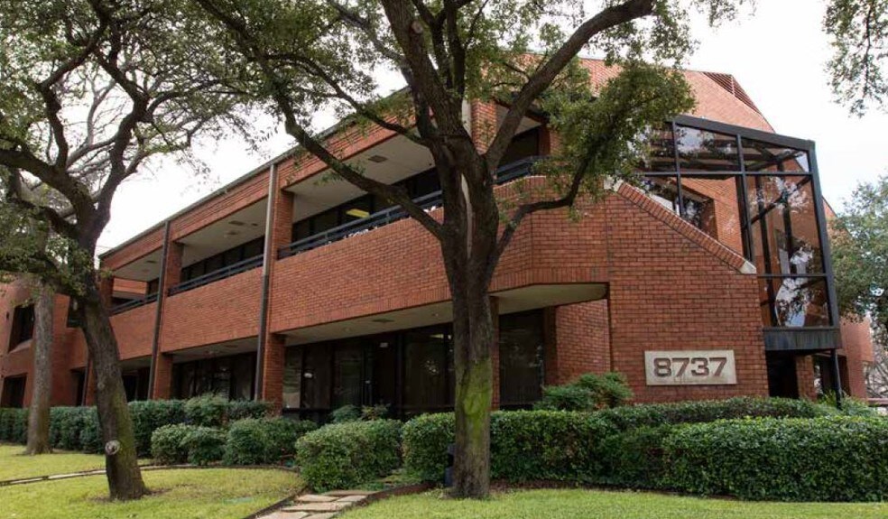 Primary Photo Of 8737 King George Dr, Dallas Office For Lease