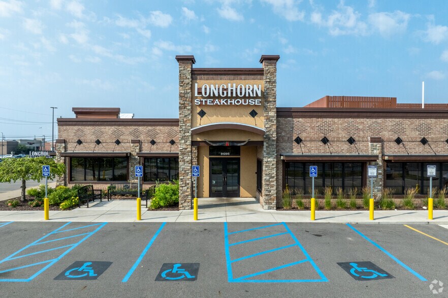 More Photos Of 51295 Gratiot Ave, Chesterfield Restaurant For Sale