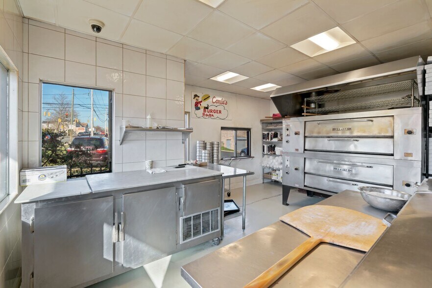 More Photos Of 76 E Pulaski Rd, Huntington Station Fast Food For Sale