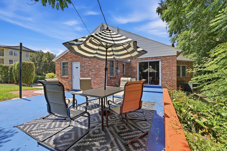 More Photos Of 949 SW 13th St, Gainesville Specialty For Sale