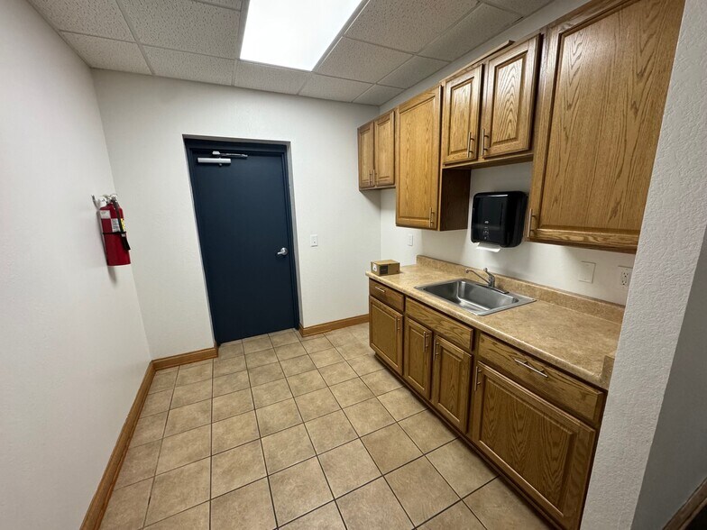 More Photos Of W241S4145 Pine Hollow Ct, Waukesha Warehouse For Lease