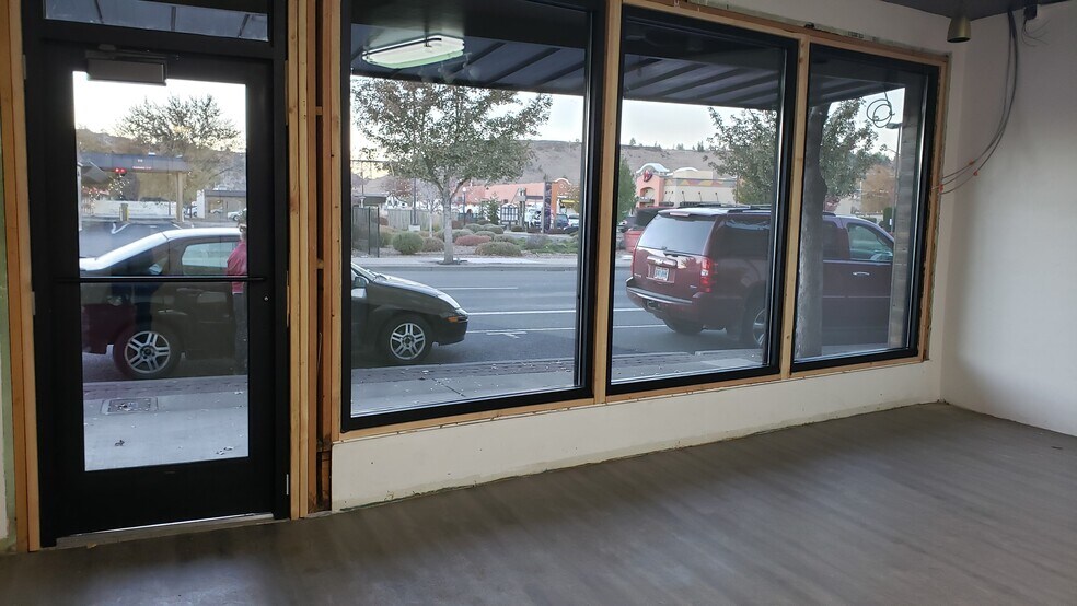 More Photos Of 85 SE 5th St, Madras Office For Lease
