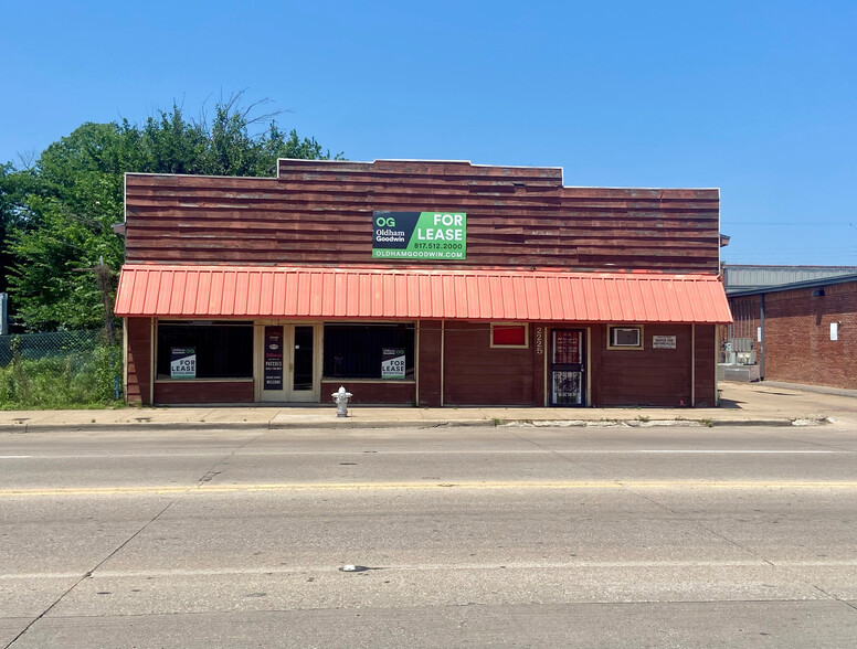 Primary Photo Of 2225 N Main St, Fort Worth Storefront For Lease