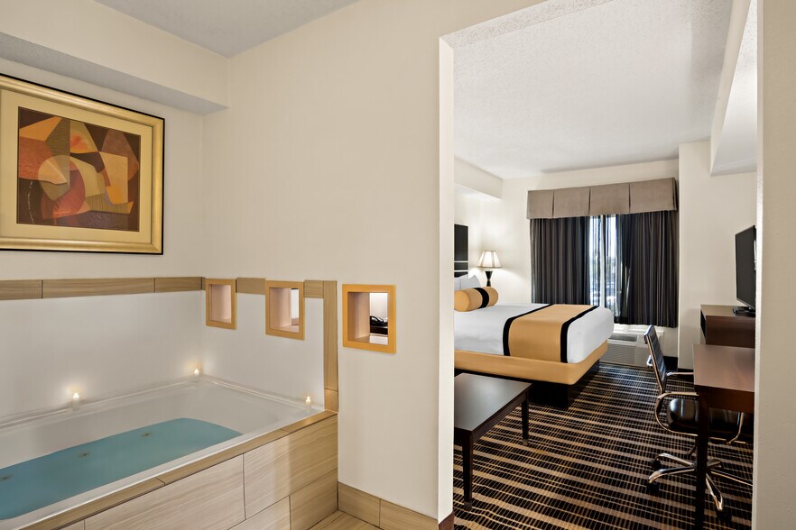 More Photos Of 996 E Interstate 30, Rockwall Hotel For Sale