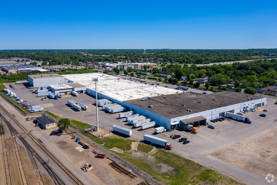More Photos Of 5320-5400 Main St NE, Fridley Warehouse For Lease