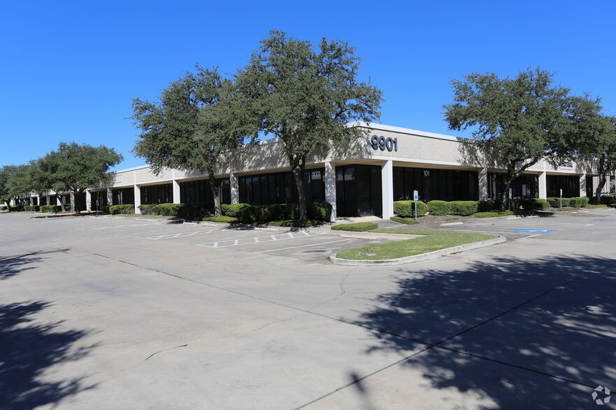 More Photos Of 9901 Broadway St, San Antonio Showroom For Lease