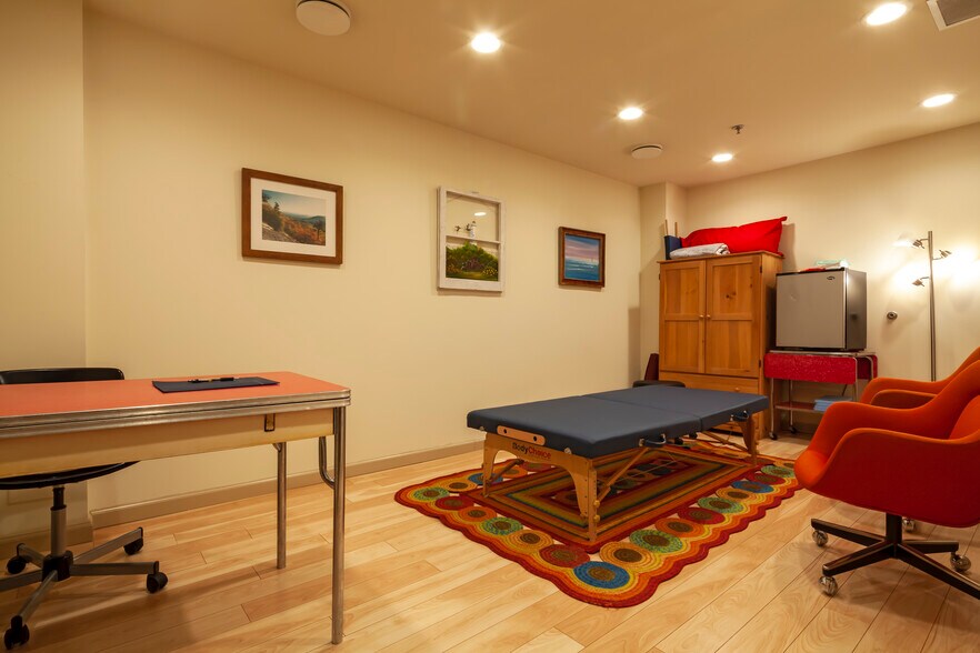 More Photos Of 600 Market St, Chapel Hill Office Residential For Lease