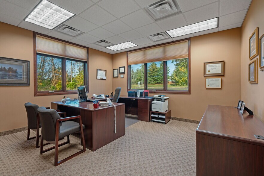 More Photos Of 225 Cedardale Dr SE, Owatonna Office For Sale
