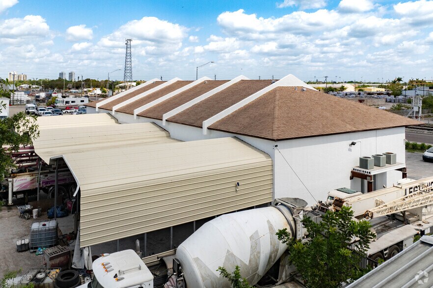 More Photos Of 2700 Evans Ave, Fort Myers Light Manufacturing For Sale