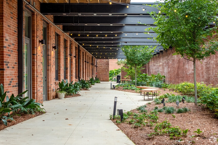 More Photos Of 96 E Catawba St, Belmont Apartments For Lease