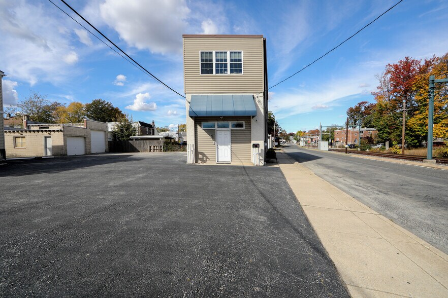 More Photos Of 800 Woodlawn Ave, Collingdale Light Manufacturing For Sale