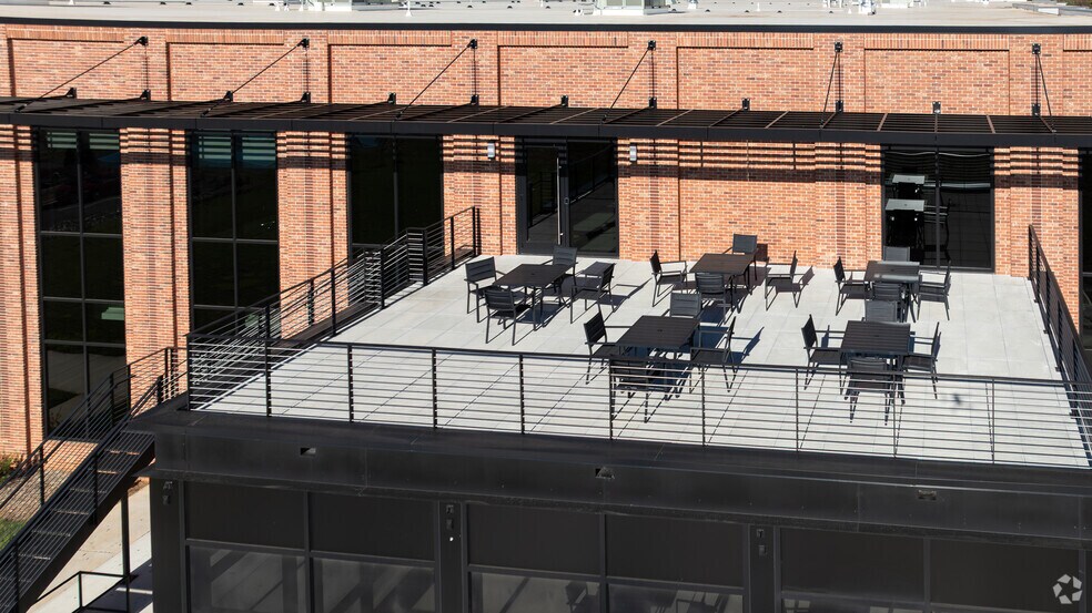 More Photos Of 110 Langtree Campus Dr, Mooresville Showroom For Lease