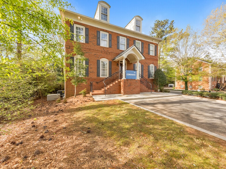 More Photos Of 585 Colonial Park Dr, Roswell Loft Creative Space For Sale