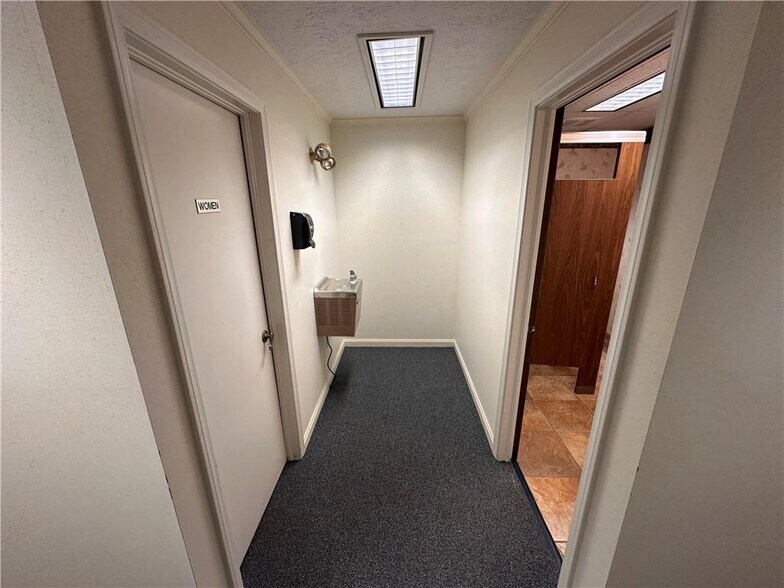 More Photos Of 300 McKnight Park Dr, Pittsburgh Office For Sale