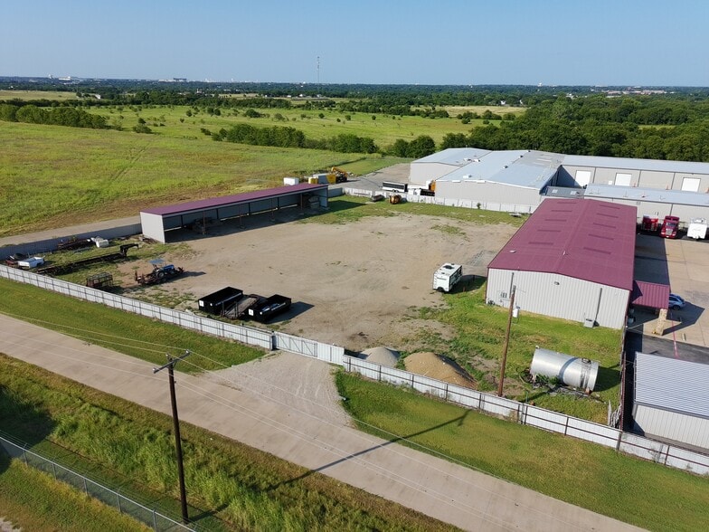 More Photos Of 1814 Fm-66, Waxahachie Warehouse For Lease