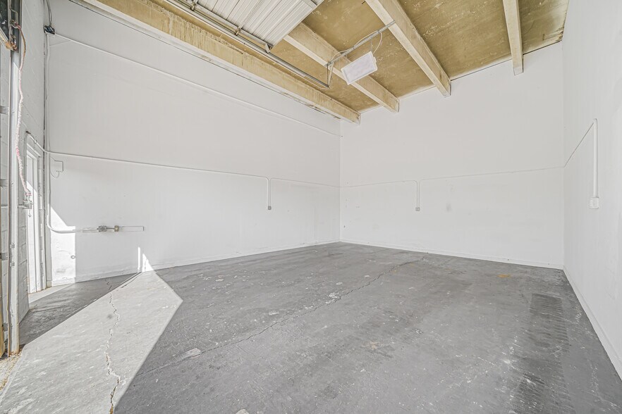 More Photos Of 895 NE Dixie Hwy, Jensen Beach Unknown For Lease