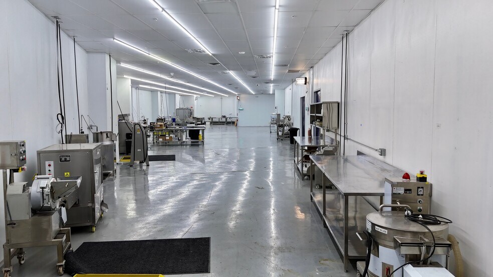 More Photos Of 6701 Tres Lagunas Dr, Houston Light Manufacturing For Sale