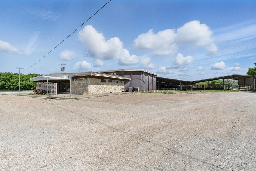 More Photos Of 2316 Marlin hwy, Waco Industrial For Sale