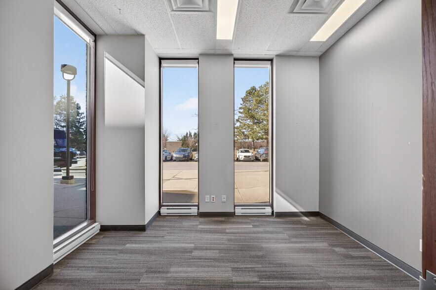 More Photos Of 455 Boul Fénelon, Dorval Medical For Lease