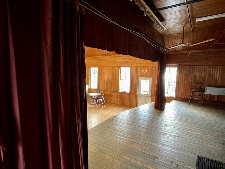 More Photos Of 12 Church Rd, Readfield Flex For Sale