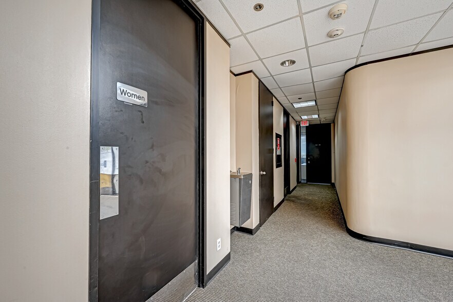 More Photos Of 6100 Corporate Dr, Houston Medical For Sale
