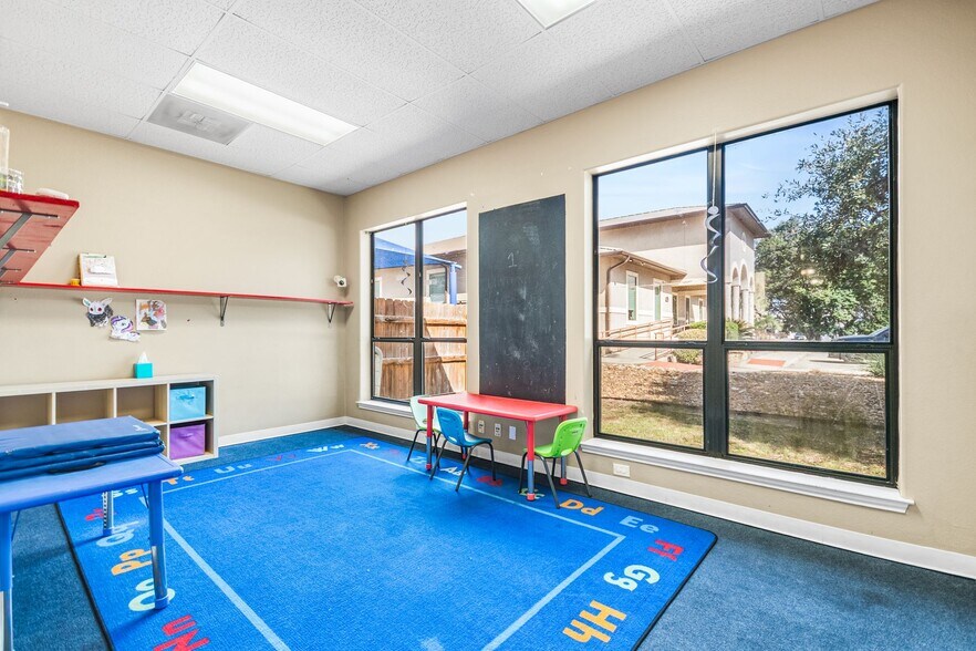 More Photos Of 14235 Blanco Rd, San Antonio Office For Sale