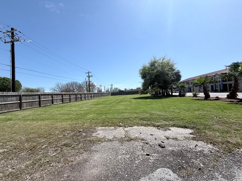 More Photos Of 1902 Texas Ave, Texas City Hotel For Sale