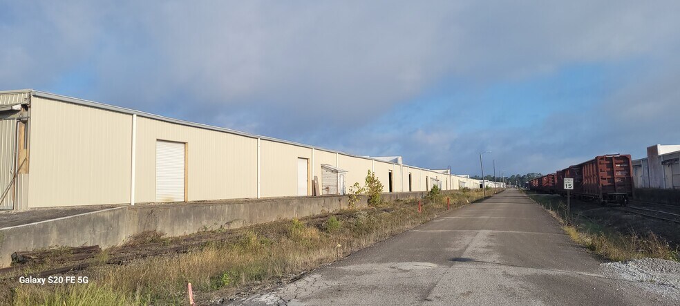 More Photos Of 407 Rains Air Depot Rd, Gadsden Warehouse For Lease