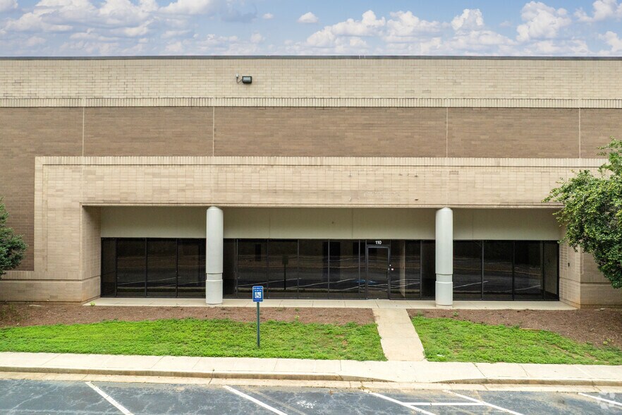 More Photos Of 322 Thornton Rd, Lithia Springs Distribution For Lease