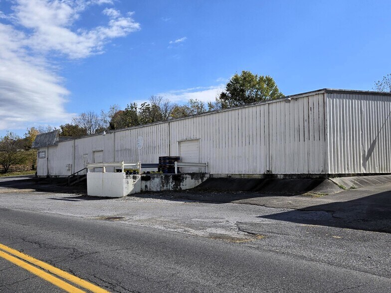 More Photos Of 302 Deadmore SE st, Abingdon Industrial For Sale