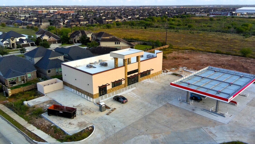 More Photos Of 8426 Grand Mission Blvd, Richmond Convenience Store For Lease