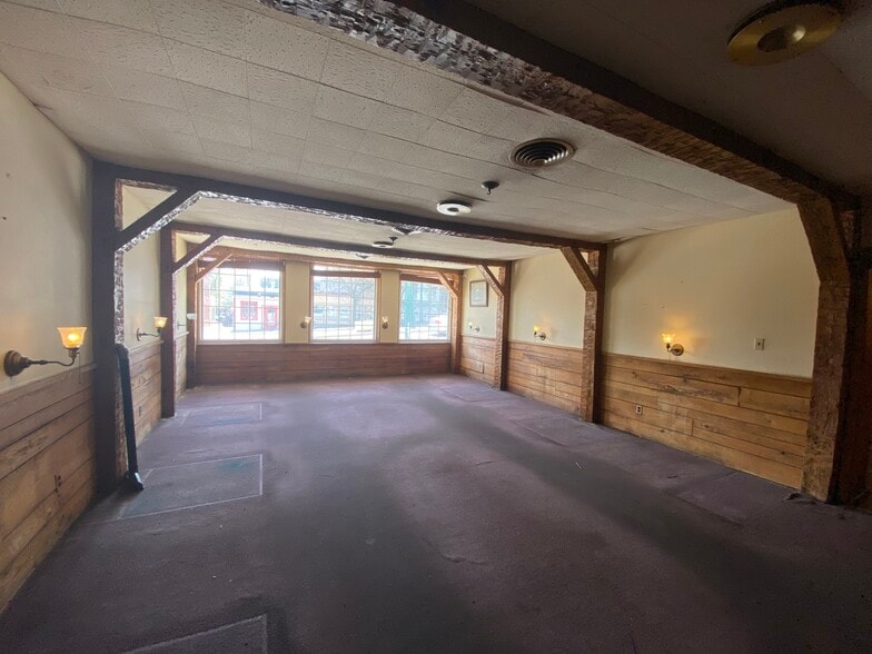 More Photos Of 14 W Michigan Ave, Ypsilanti Storefront For Lease