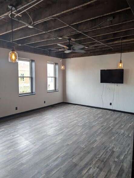 More Photos Of 204 W Main St, Belleville Office Residential For Sale