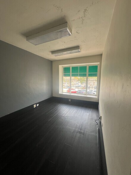 More Photos Of 7540-7542 Fay Ave, La Jolla Storefront Retail Office For Lease