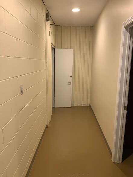 More Photos Of 123 E Plymouth Rd, Columbus Industrial For Lease