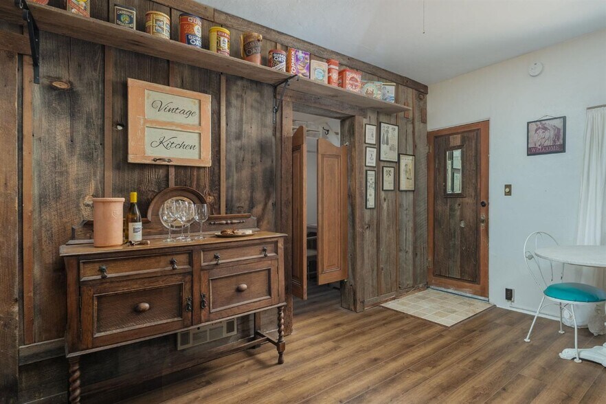 More Photos Of 306 W Saint Charles St, San Andreas Hotel For Sale