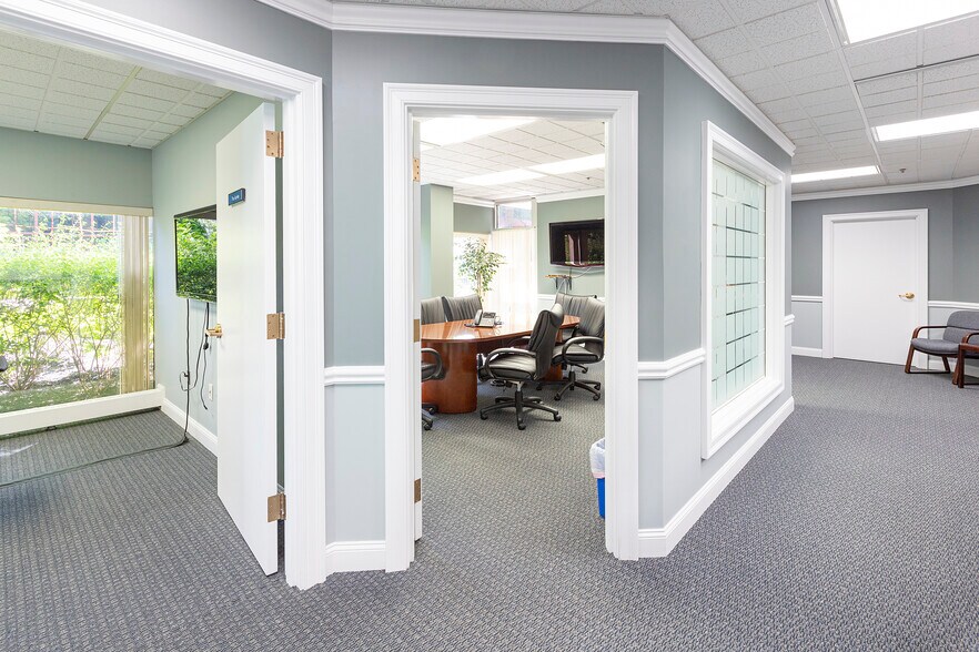 More Photos Of 9 Trafalgar Sq, Nashua Medical For Lease