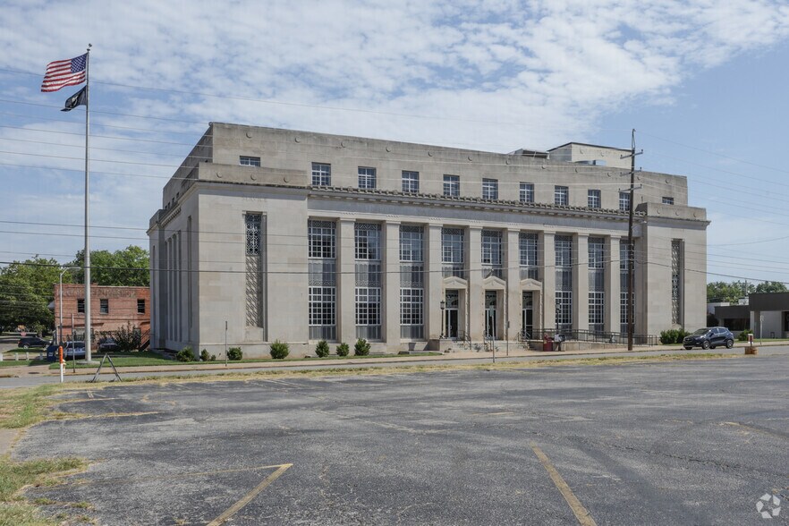 Primary Photo Of 111 W 4th St, Okmulgee Office For Lease