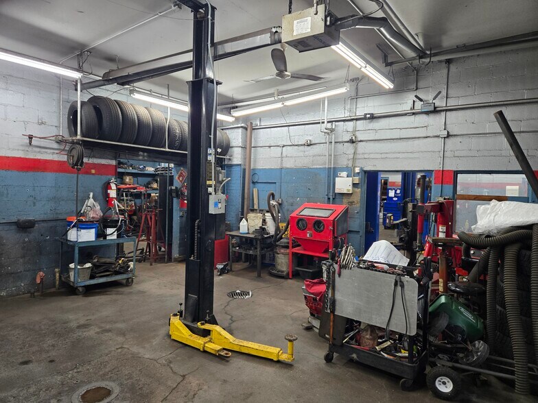 More Photos Of 2671 Seneca St, West Seneca Auto Repair For Sale