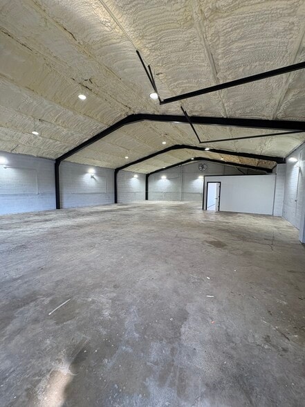 More Photos Of 6251 Griggs Rd, Houston Warehouse For Sale