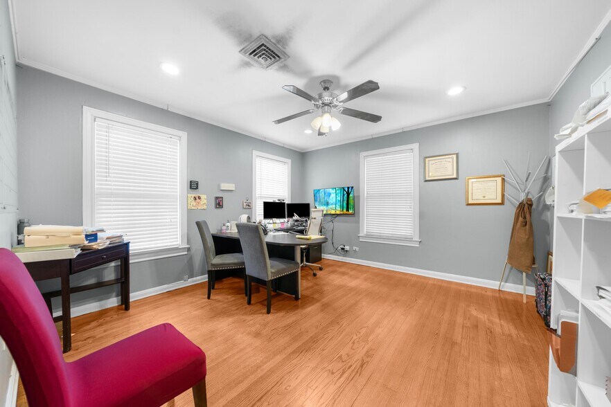 More Photos Of 1030 Heights Blvd, Houston General Retail For Sale