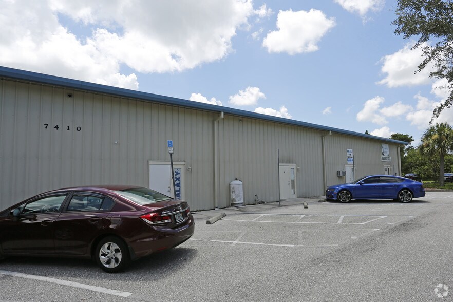More Photos Of 7410 Sawyer Cir, Port Charlotte Warehouse For Lease