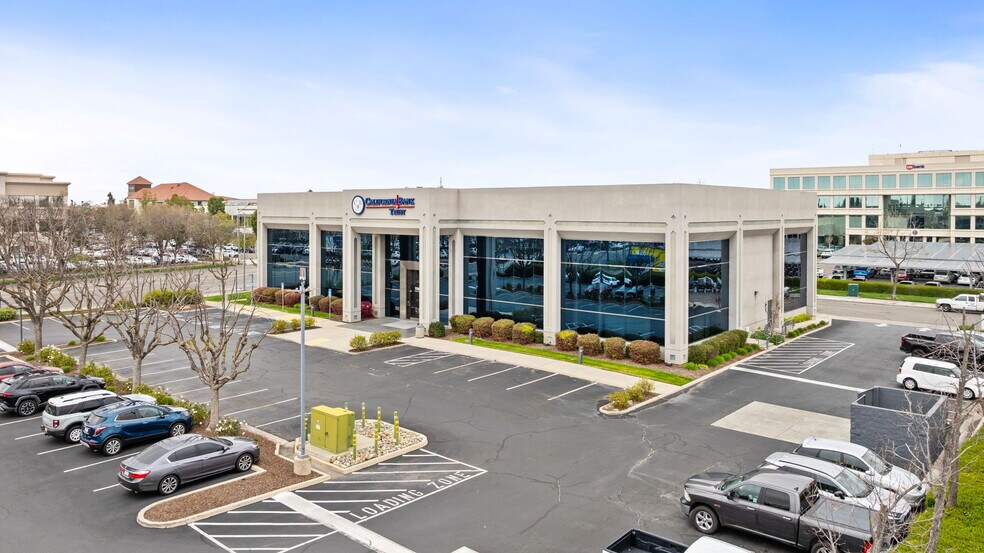More Photos Of 7060 N Fresno St, Fresno Office For Lease