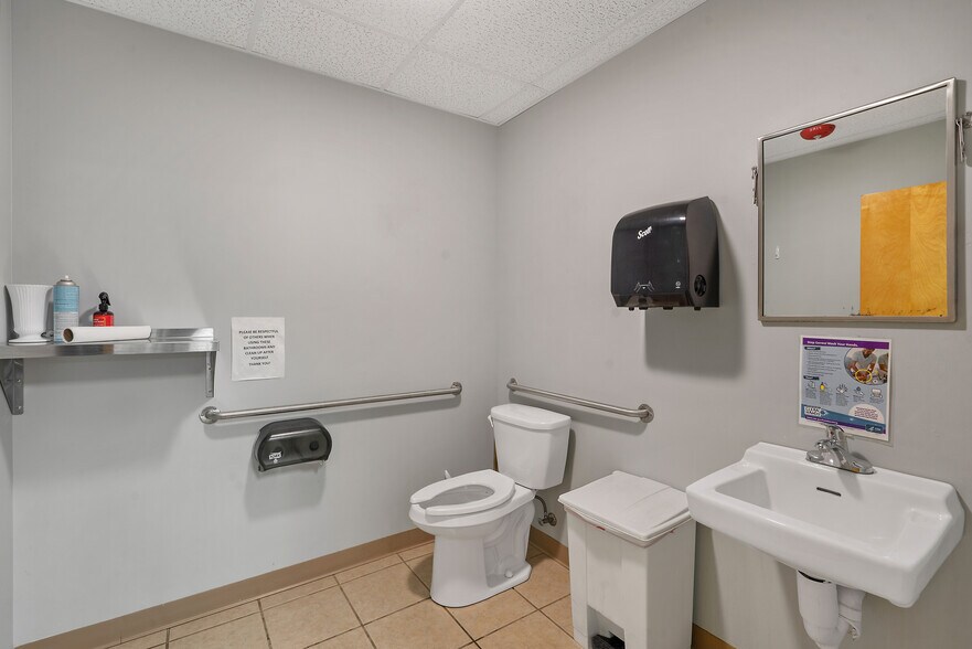 More Photos Of 34 Wright Ave, Auburn Truck Terminal For Sale