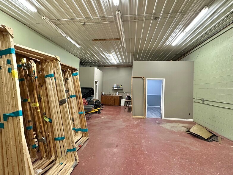 More Photos Of 769-771 N Madison St, Crown Point Service For Lease