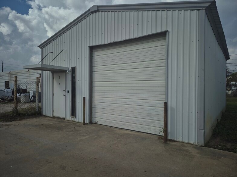 More Photos Of 16190 Miller Rd, Houston Warehouse For Lease