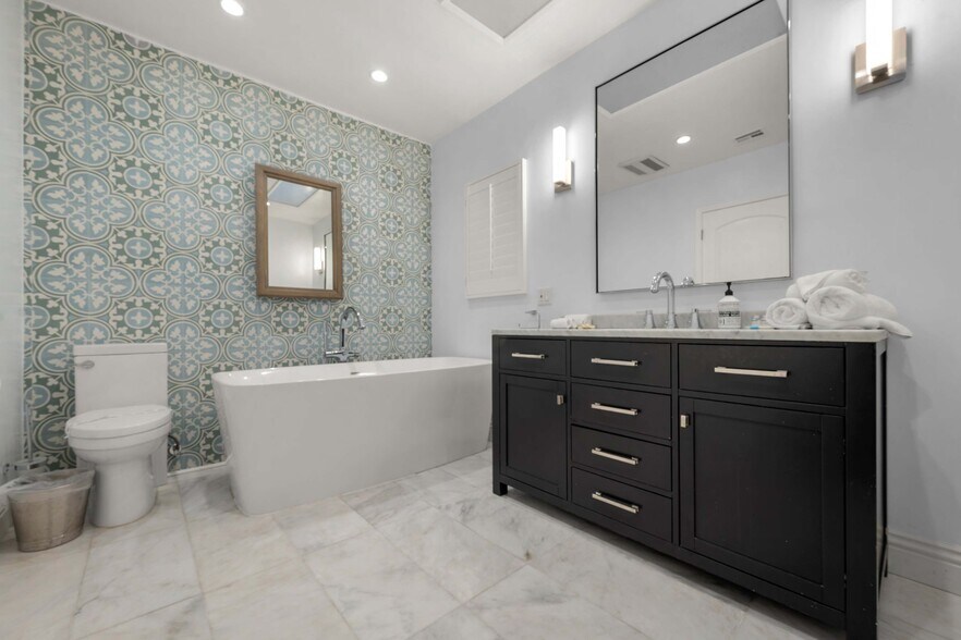 More Photos Of 5932 Lubao Ave, Woodland Hills Healthcare For Lease