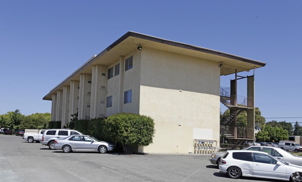 More Photos Of 27171 Calaroga Ave, Hayward Medical For Lease