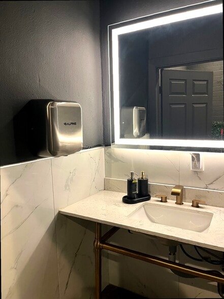 More Photos Of 385 N Park Ave, Pomona Storefront For Sale