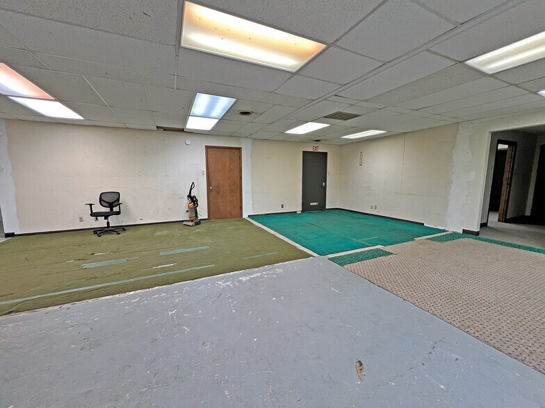 More Photos Of 65 S 65th St, Belleville Office For Sale